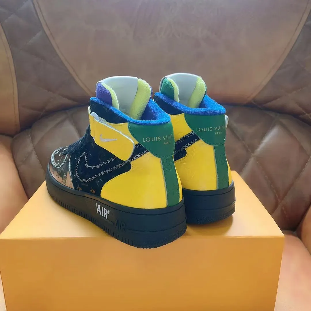 P500 Loui* Vuitto* x OFF-WHITE x Nike tripartite collaboration! Trendy and cool men's high-top casual sports shoes with unrivaled color matching. The design idea basically continues the style of THE TEN. The Swoosh line and tongue label have a very familiar visual effect and are both fashionable and trendy! A must-have for fashionistas! The effect on your feet is absolutely stunning! Size: 38-45